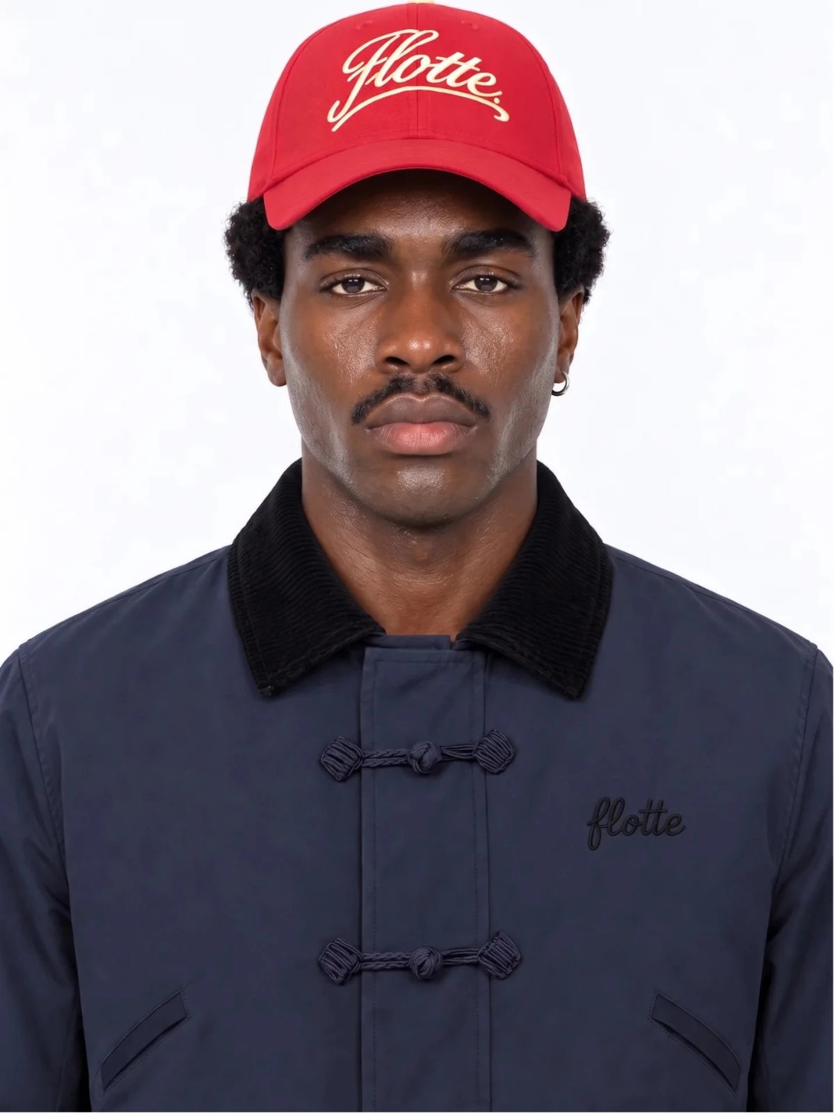 Berthaud - Casquette imperméable brodée Flotte Working Too Much - couleur rouge 