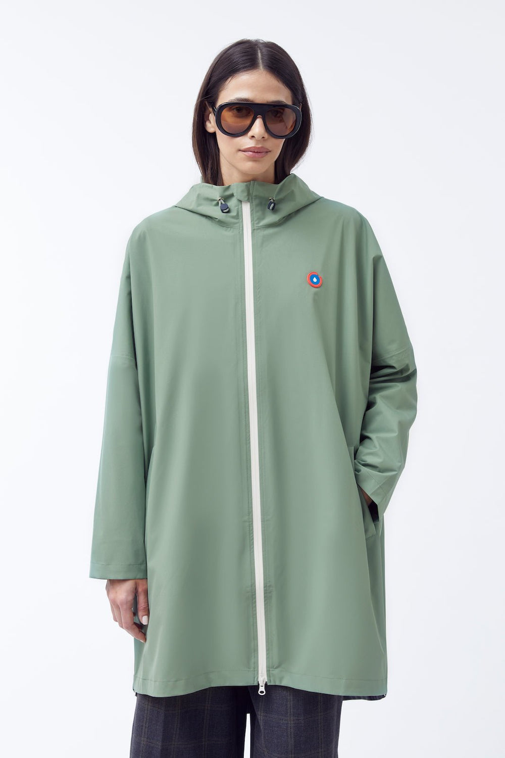 Liberté - Cape de pluie - Veste coupe-vent modulable en sac - Flotte #couleur_vert-sauge